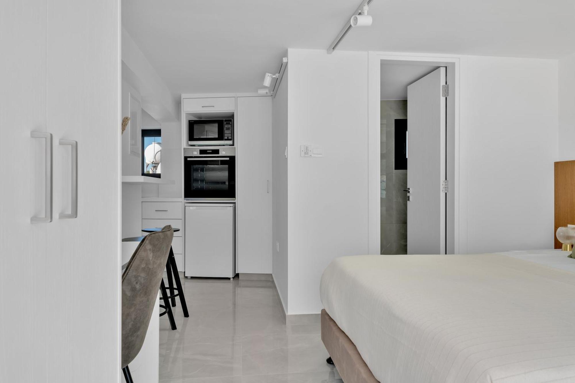 Phaedrus Living Alkminis Seaview Litore Apartament